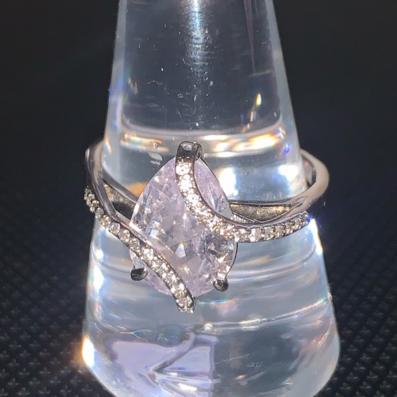 💍 Glam and Gorgeous Bomb Party Ring - Picture 2 of 3